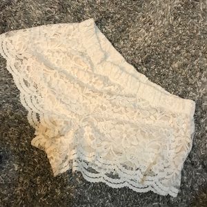 Lace cream shorts